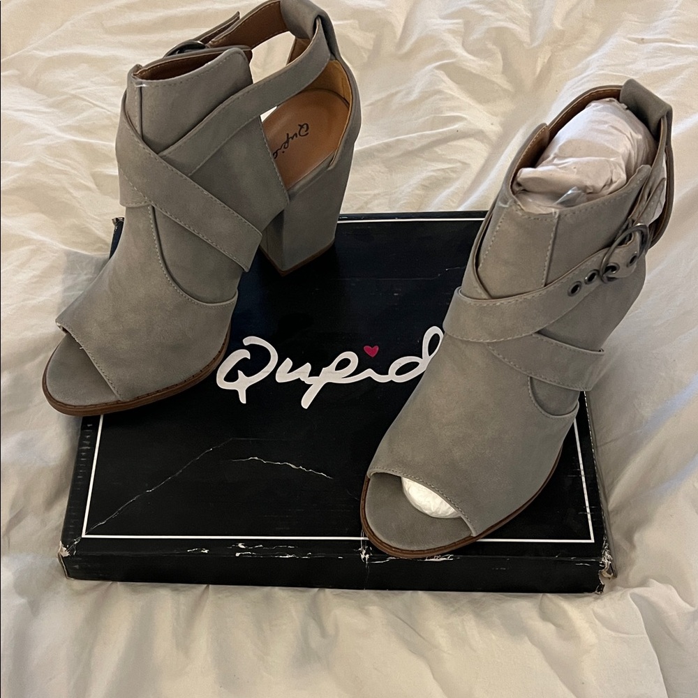 Qupid Gray Crisscross Heeled Boots